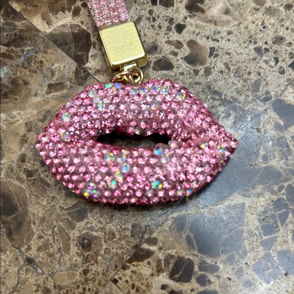 Pink Rhinestone Lip Keychain - Picture 4 of 4